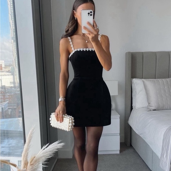 NADINE MERABI Dresses & Skirts - Nadine Merabi Em Velvet Black Dress